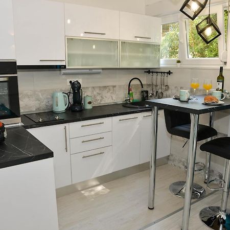 Apartment Deni Zara Esterno foto