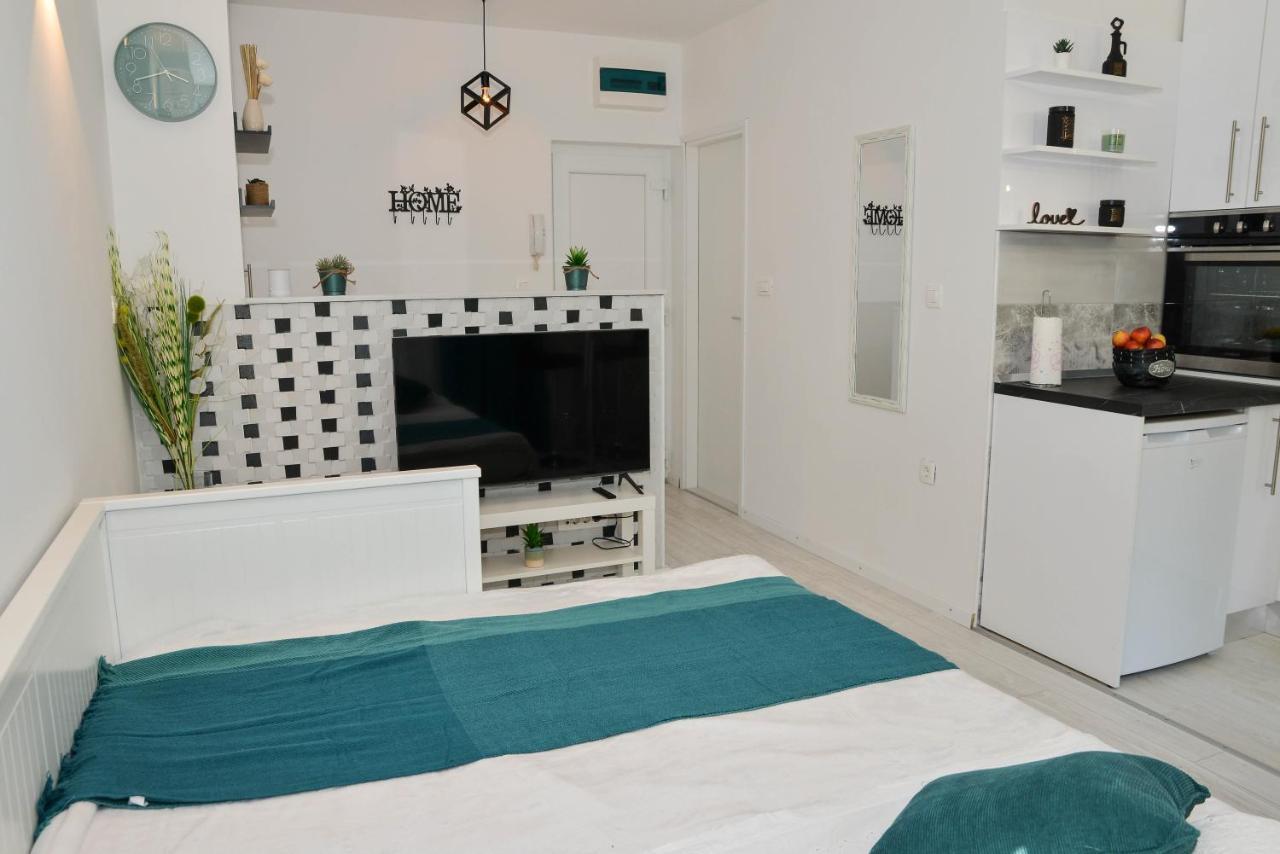 Apartment Deni Zara Esterno foto