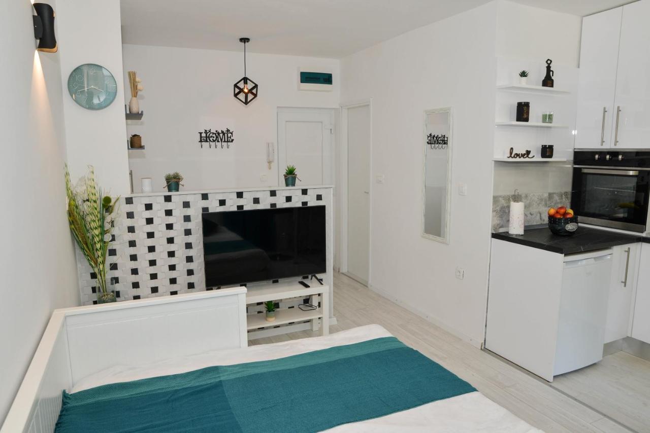Apartment Deni Zara Esterno foto