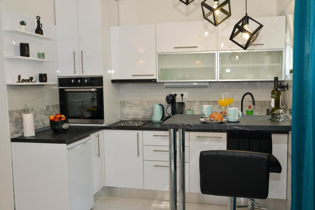 Apartment Deni Zara Esterno foto
