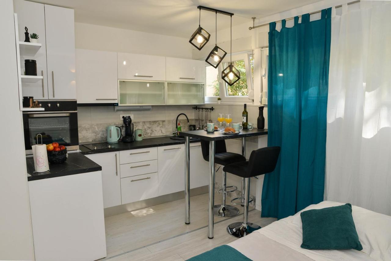 Apartment Deni Zara Esterno foto